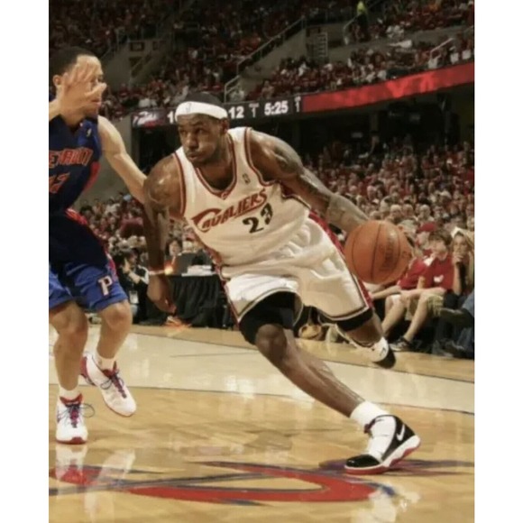 Adidas Cleveland Cavaliers LeBron James Stitched youth jersey size medium - Picture 2 of 8